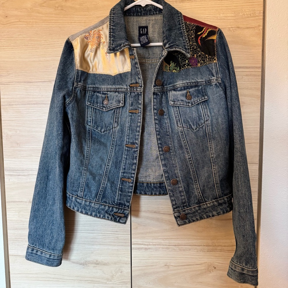 GAP Y2K Blue Jean Jacket w/ Asian Inspired Patchwork Size: Medium